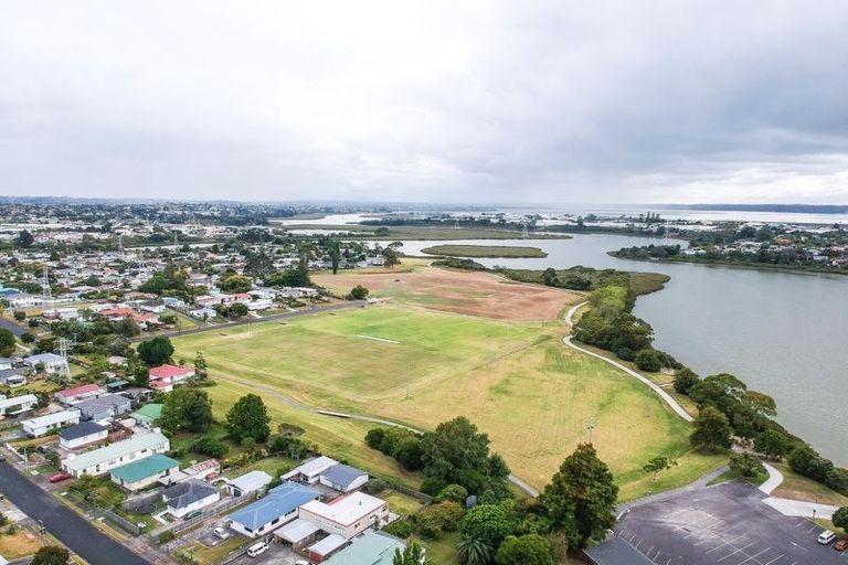 Photo of property in 43 Beaubank Road, Kelston, Auckland, 0602