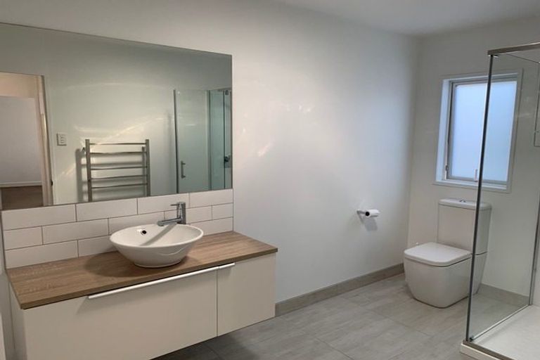 Photo of property in 1/281 Beach Road, Campbells Bay, Auckland, 0630