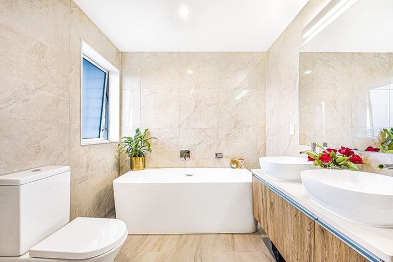 Photo of property in 44 Boocock Crescent, Orewa, 0931