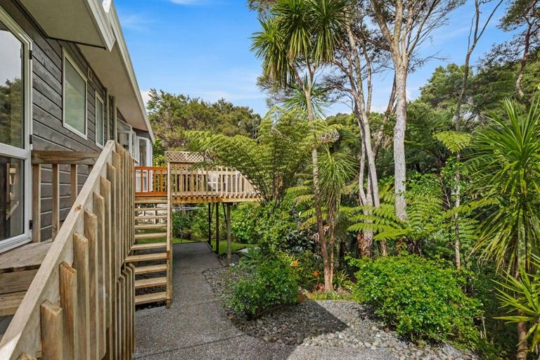 Photo of property in 2/30 Lagoon Way, West Harbour, Auckland, 0618