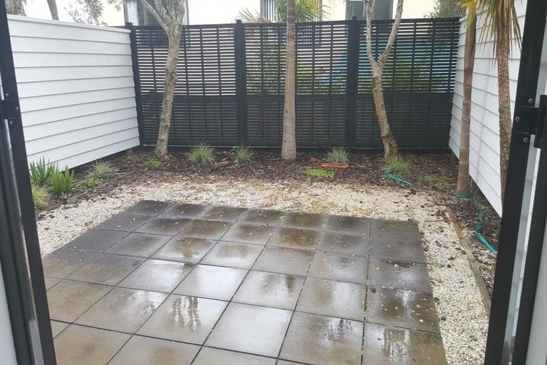 Photo of property in 3/40 Scarlet Oak Drive, Schnapper Rock, Auckland, 0632