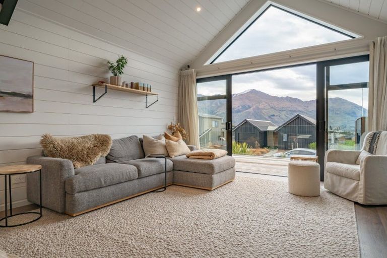 Photo of property in 60 Farrant Drive, Wanaka, 9305