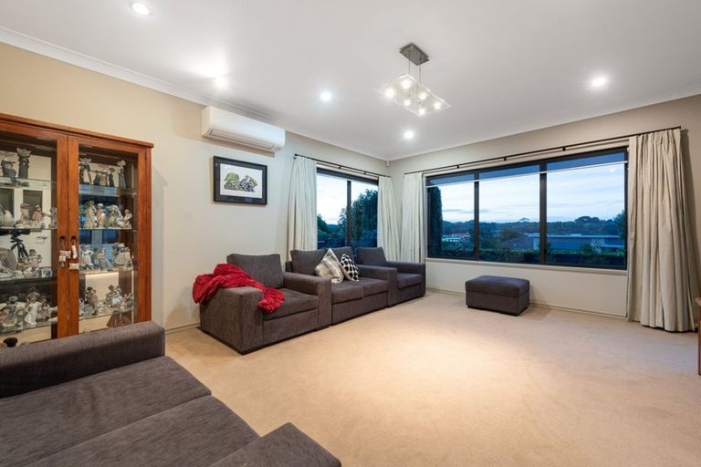 Photo of property in 2 Crater Close, Pyes Pa, Tauranga, 3112