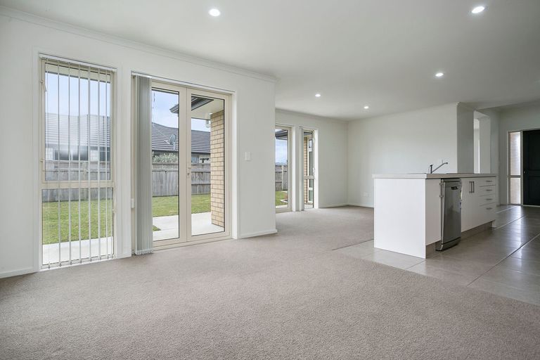 Photo of property in 31 Plescher Crescent, Leamington, Cambridge, 3432