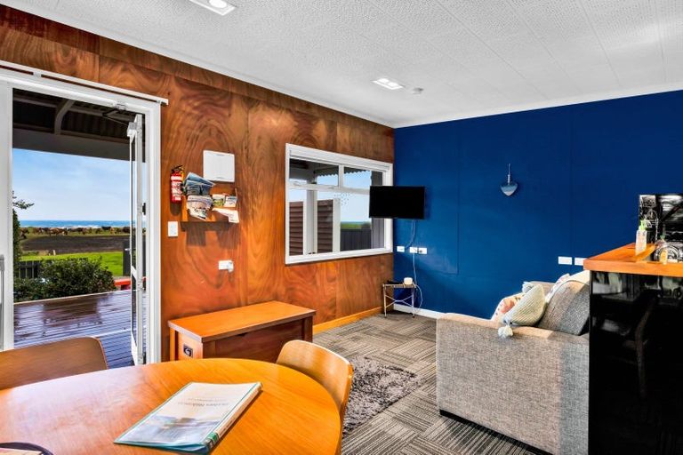 Photo of property in 16 Hector Place, Opunake, 4616