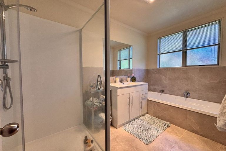 Photo of property in 25 Les Marston Place, Pukekohe, 2120