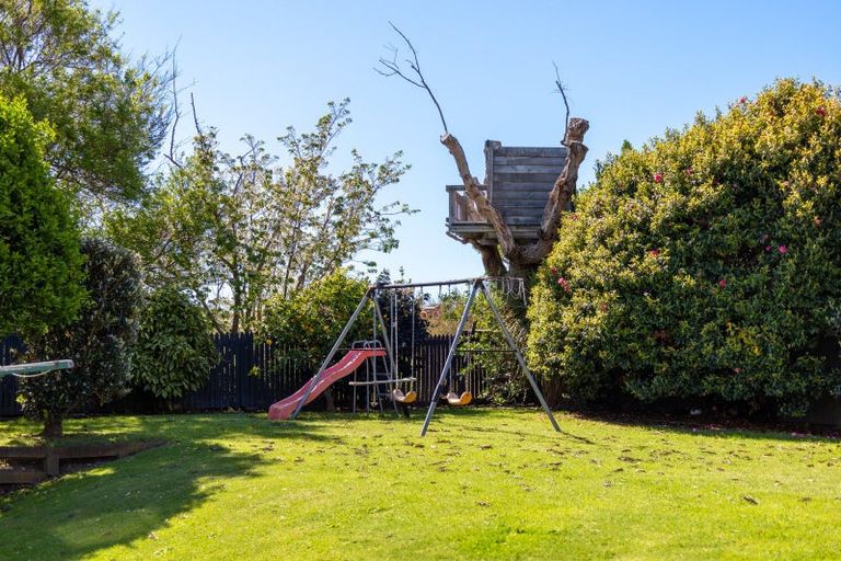 Photo of property in 35 Callender Terrace, Paraparaumu Beach, Paraparaumu, 5032