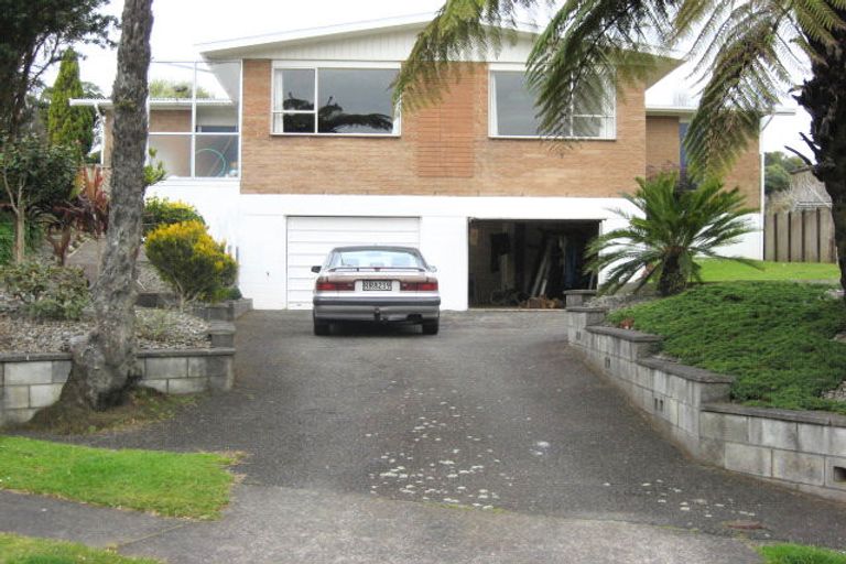 Photo of property in 10 Spencer Place, Merrilands, New Plymouth, 4312