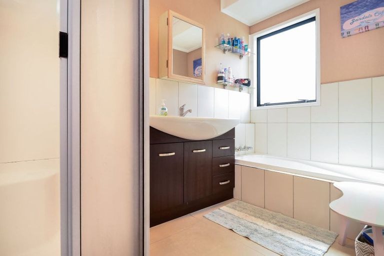 Photo of property in 137 Don Buck Road, Massey, Auckland, 0614