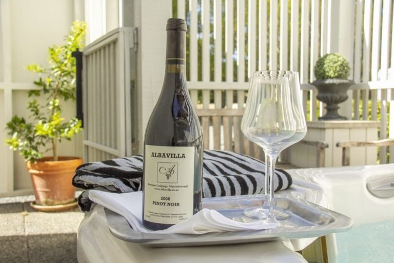 Photo of property in 104 Oxford Street, Martinborough, 5711