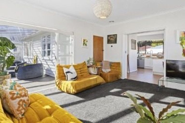 Photo of property in 58 Airlie Road, Plimmerton, Porirua, 5026