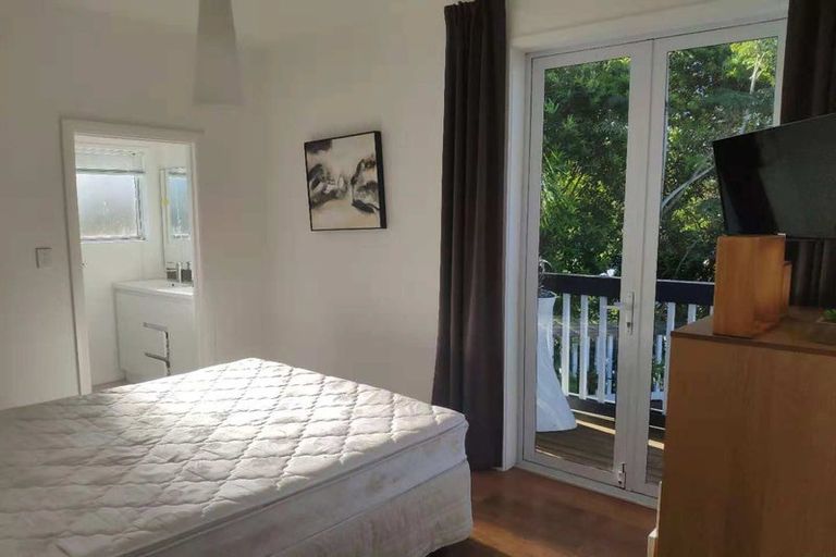 Photo of property in 14 Tiri View Place, Waiake, Auckland, 0630