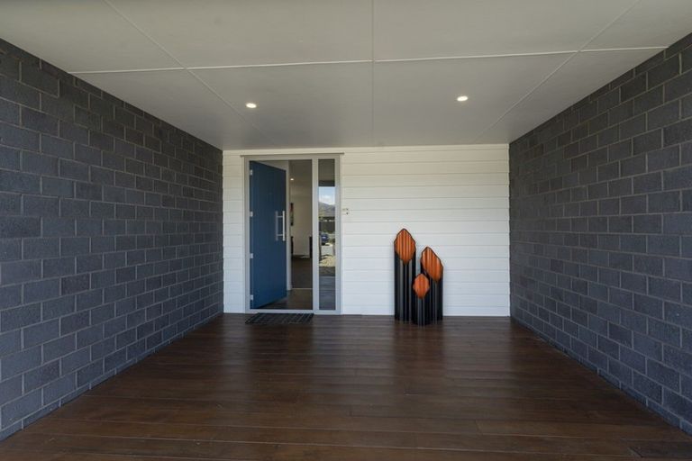 Photo of property in 16 Magnetic Place, Cromwell, 9310
