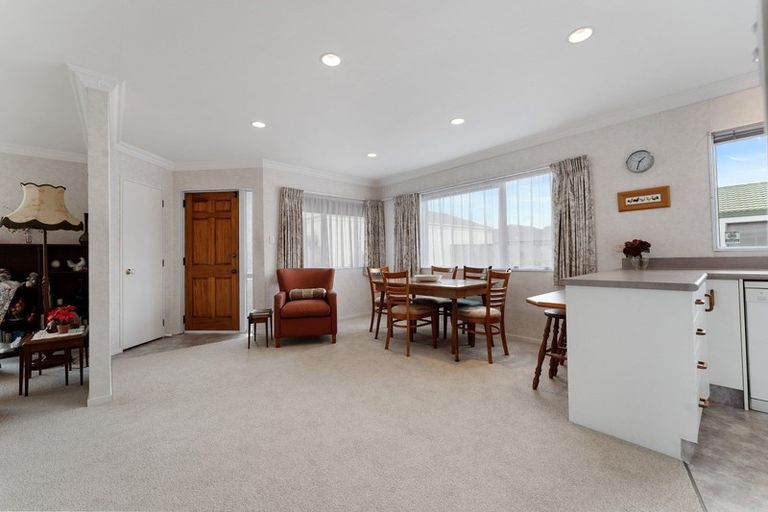 Photo of property in 2/93 Wallace Place, Westown, New Plymouth, 4310