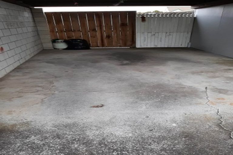 Photo of property in 2/127 Portage Road, New Lynn, Auckland, 0600