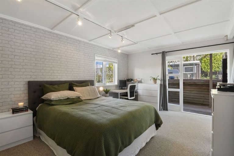 Photo of property in 194b Queen Street, Northcote Point, Auckland, 0627