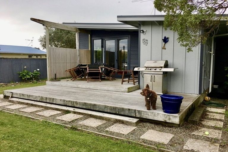 Photo of property in 6 Hohiria Street, Waikanae Beach, Waikanae, 5036