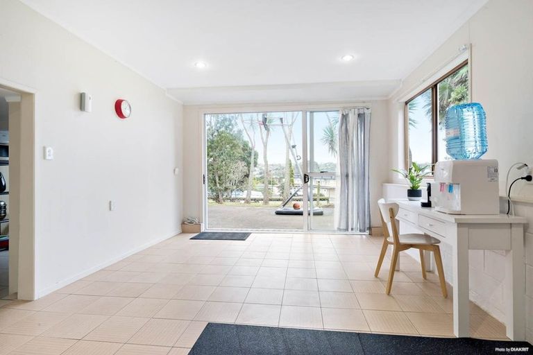 Photo of property in 111 Becroft Drive, Forrest Hill, Auckland, 0620