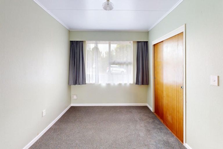 Photo of property in 42 Kimberley Grove, Westbrook, Palmerston North, 4412