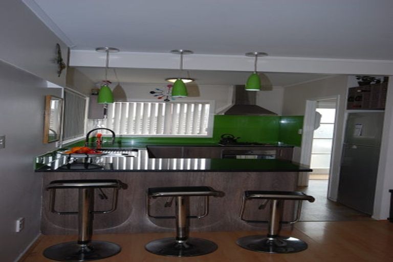 Photo of property in 1/10 Anne Road, Hillcrest, Auckland, 0627