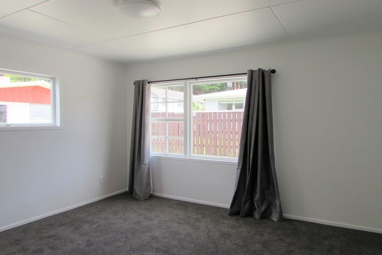 Photo of property in 33 Stockdale Street, Wainuiomata, Lower Hutt, 5014