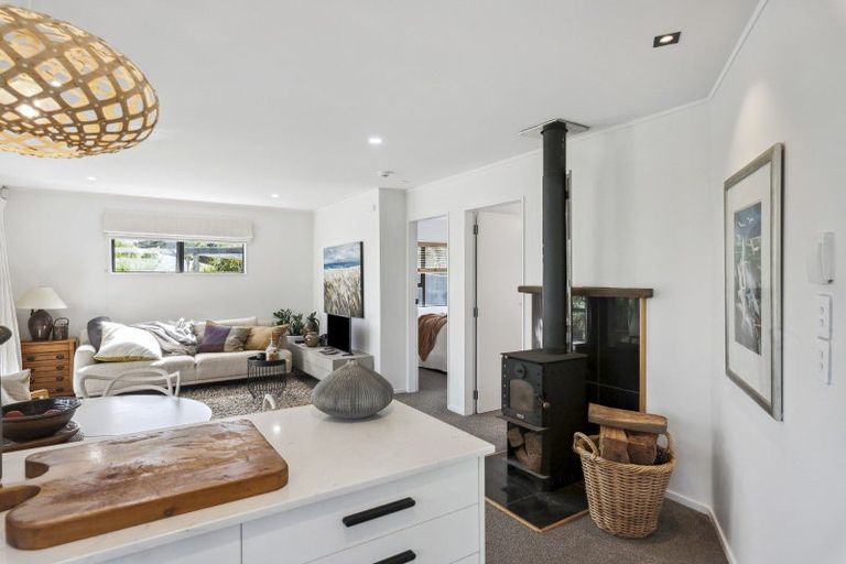 Photo of property in 2 Island View Terrace, Waikanae Beach, Waikanae, 5036