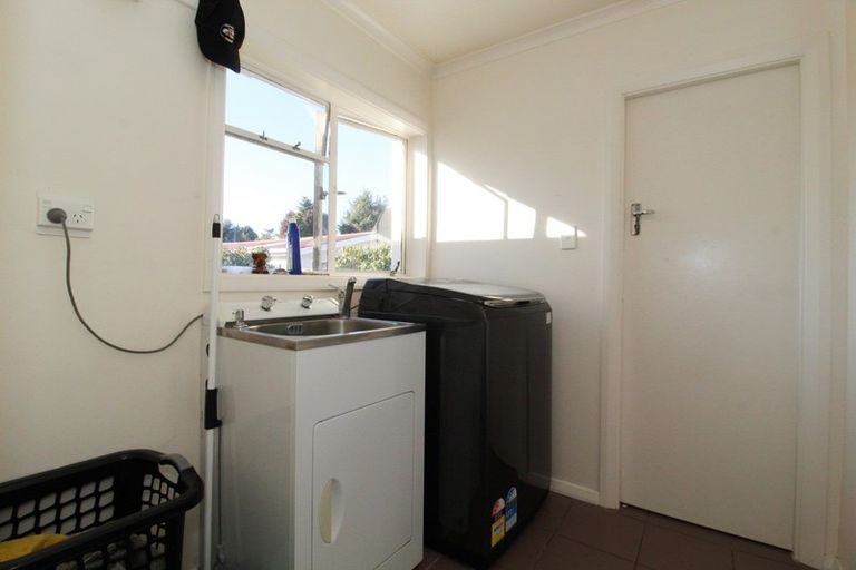 Photo of property in 1 Price Street, Waimate, 7924