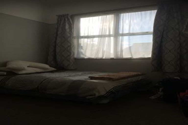 Photo of property in 207 Onepu Road, Lyall Bay, Wellington, 6022