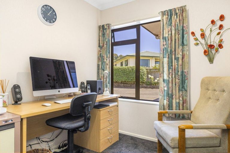 Photo of property in 25 Kinder Street, Acacia Bay, Taupo, 3330