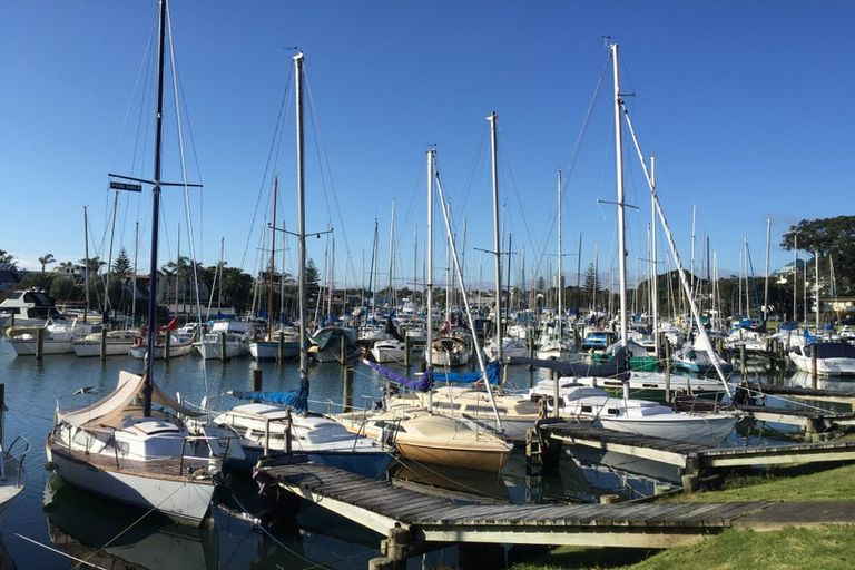 Photo of property in 2/27 Commodore Parry Road, Castor Bay, Auckland, 0620