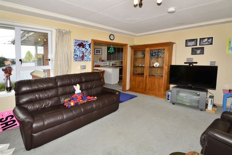 Photo of property in 9 Larkins Street, Helensburgh, Dunedin, 9010