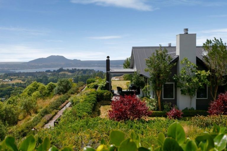 Photo of property in 115 Highland Drive, Acacia Bay, Taupo, 3385