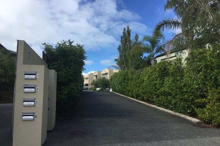 Photo of property in 7 Gillett Place, Botany Downs, Auckland, 2014