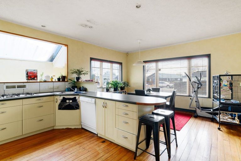 Photo of property in 32 Forest Lake Road, Forest Lake, Hamilton, 3200