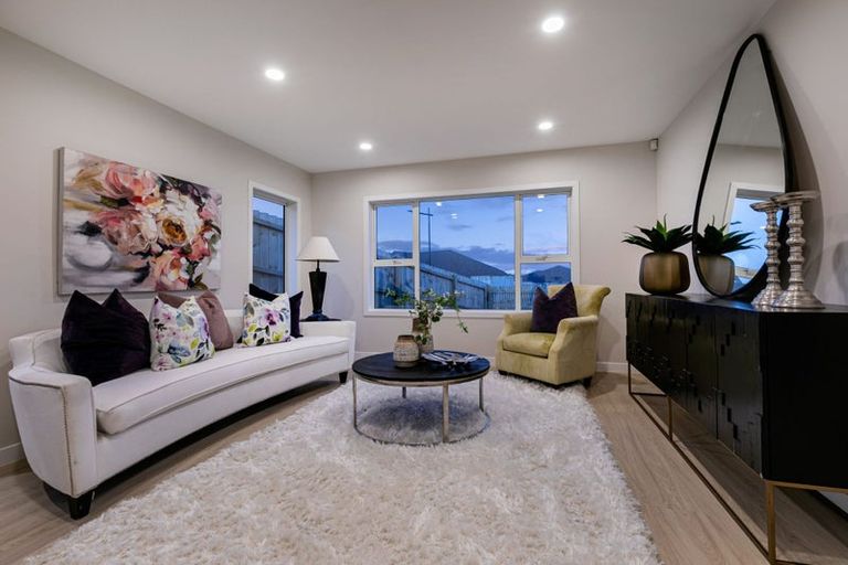 Photo of property in 7 Surf View Crescent, Red Beach, 0932