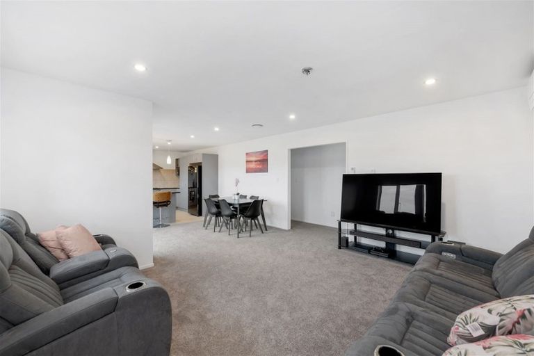 Photo of property in 16 John Broad Place, Flat Bush, Auckland, 2019