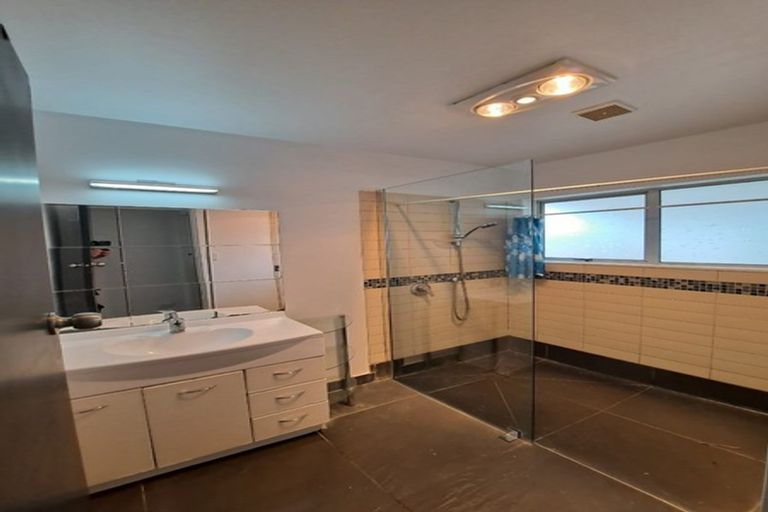 Photo of property in 81 Riversdale Drive, Merrilands, New Plymouth, 4312