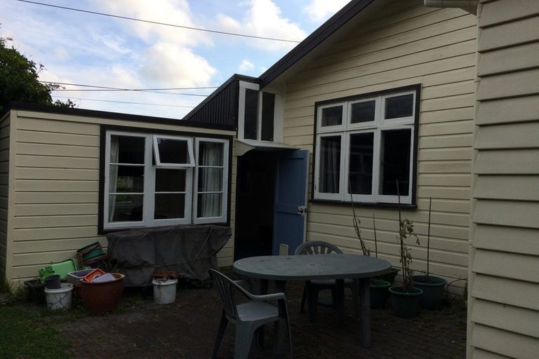 Photo of property in 49 The Parade, Island Bay, Wellington, 6023