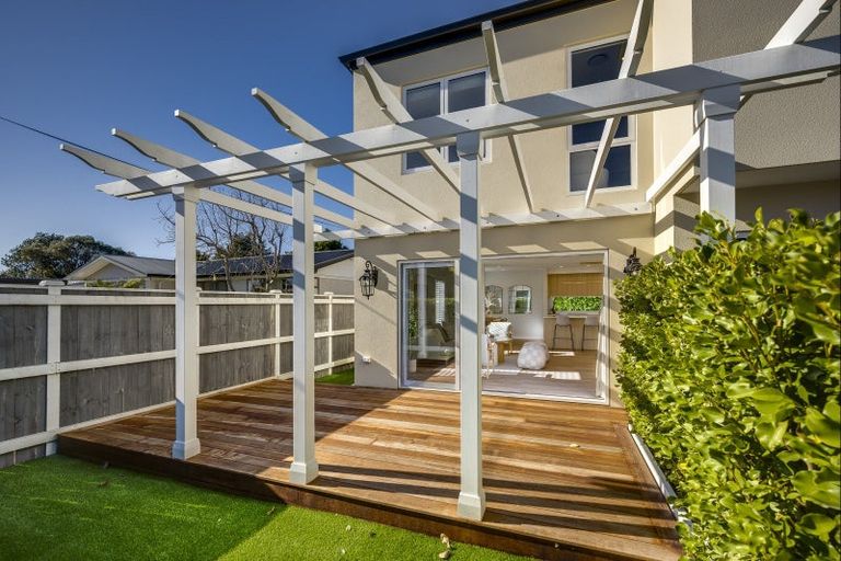 Photo of property in 9a Church Road, Taradale, Napier, 4112