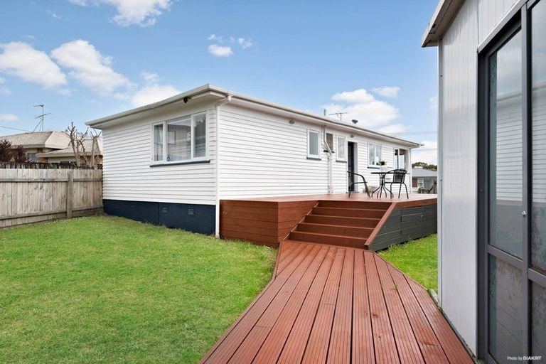 Photo of property in 1c Kuaka Place, New Lynn, Auckland, 0600