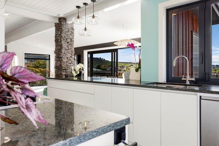 Photo of property in 2 Scenic Heights, Acacia Bay, Taupo, 3330