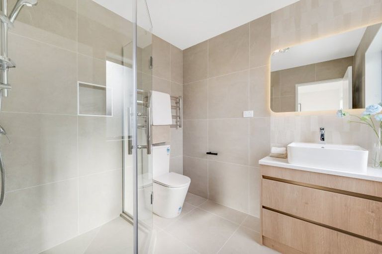 Photo of property in 140b Edgewater Drive, Pakuranga, Auckland, 2010
