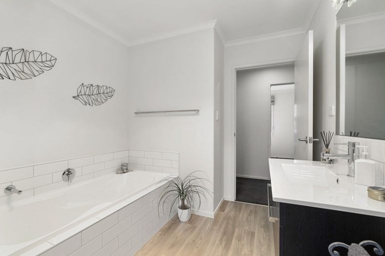 Photo of property in 4 Magnetic Place, Cromwell, 9310