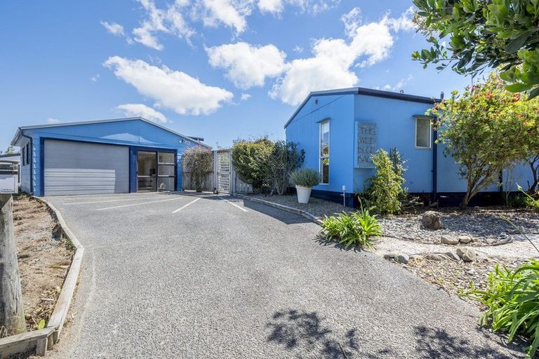 Photo of property in 4 Pio Pio Place, Waikanae Beach, Waikanae, 5036