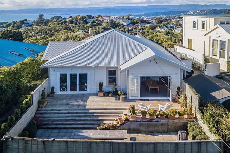Photo of property in 23 Moana Road, Kelburn, Wellington, 6012