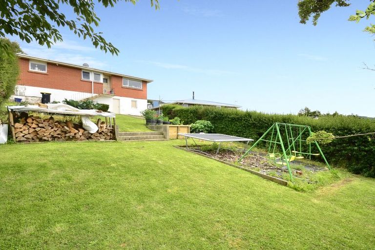 Photo of property in 9 Larkins Street, Helensburgh, Dunedin, 9010