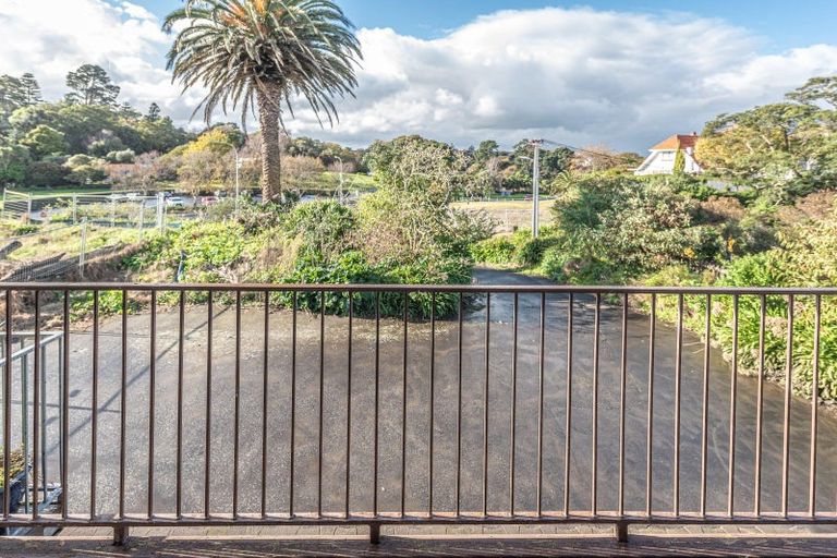 Photo of property in 83 Parkes Avenue, Saint Johns Hill, Whanganui, 4501