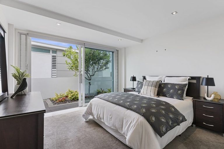 Photo of property in 11a Bournemouth Terrace, Murrays Bay, Auckland, 0630