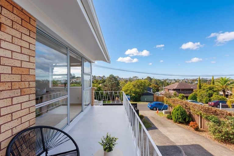 Photo of property in 1/15 Zion Road, Birkenhead, Auckland, 0626