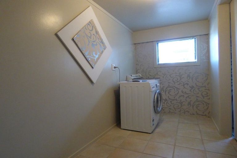 Photo of property in 2a Korotaha Terrace, Rothesay Bay, Auckland, 0630